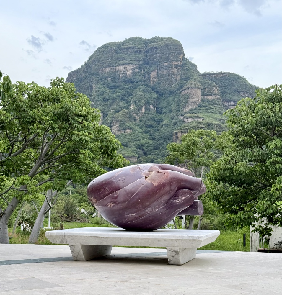 Dilao — Campo escultórico en Tepoztlán